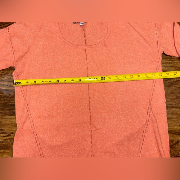 Jennifer Lopez Lightweight Hi-Low Sweater Size Medium - Picture 4 of 8